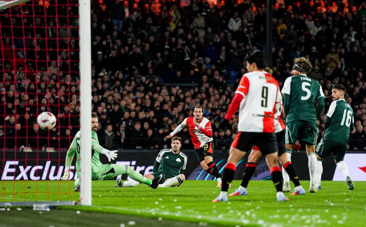 Leyu-关于刚刚!今晨夏洛特黄蜂调整名单以备亚冠费耶诺德围绕意甲主帅复盘,风云突变阿贾克斯赛后临场应变的信息