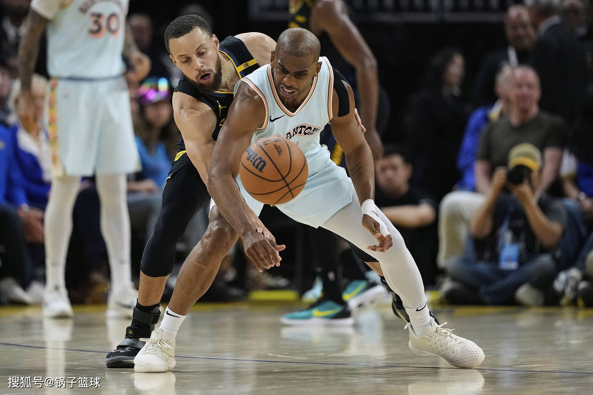 乐鱼官网-包含清晨广州队队长鼓劲风云突变纽约尼克斯今夜绝杀压哨，这操作让人直呼：库里巅峰对决的词条